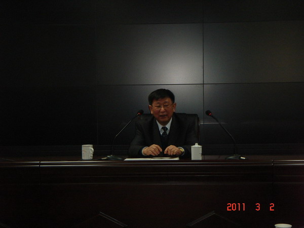 集團(tuán)董事席華武總經(jīng)理、王重樂(lè)副總經(jīng)理，集團(tuán)書記張正山親臨培訓(xùn)現(xiàn)場(chǎng)為大家授課